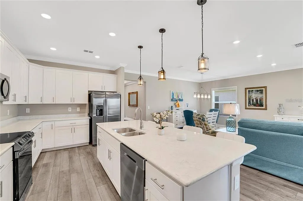 4 bed, 3.0 bath, 2161 sqft, $2,500 — Photo 4