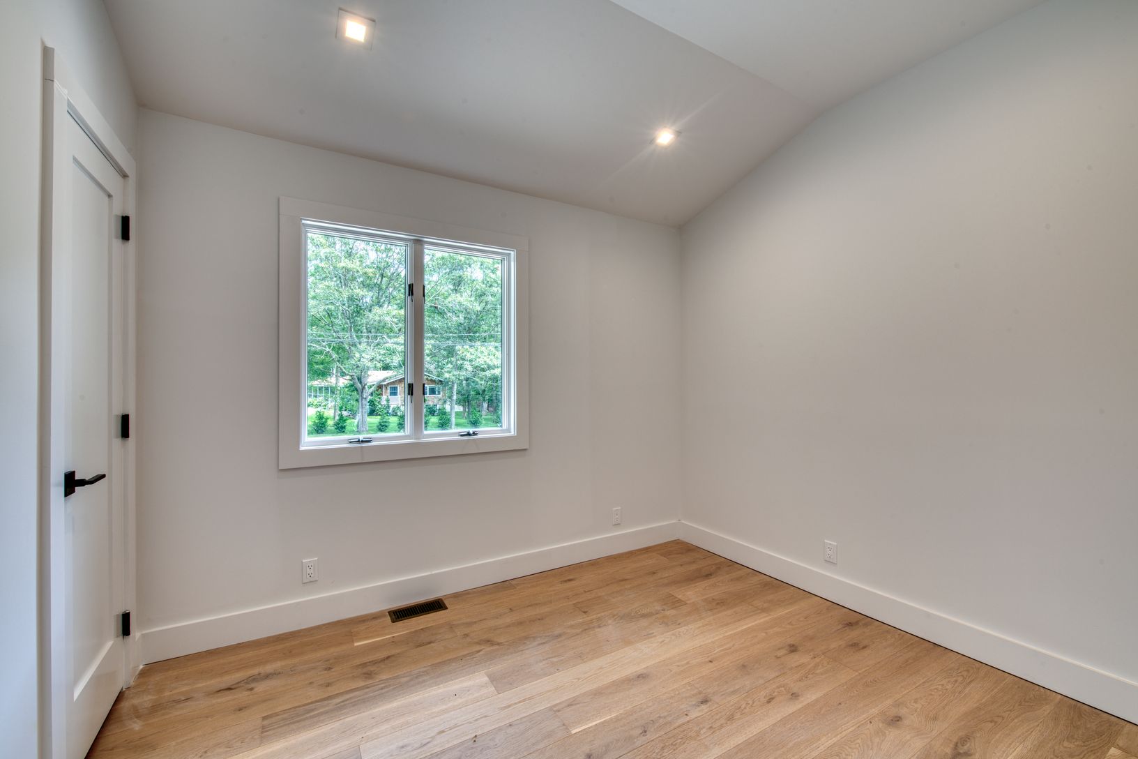  Guest Bedroom #1