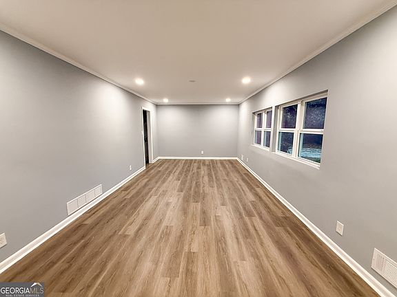 3rd image of 3293 Valleydale Dr SW
