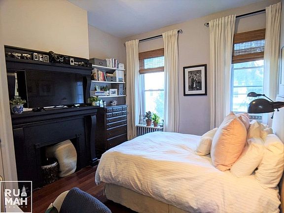 3rd image of 905 Willoughby Ave #2F