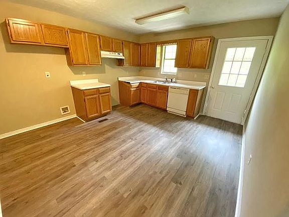 3rd image of 2055 Wildwood Dr