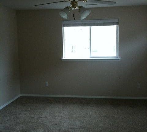 5th image of 127 Rosemary St