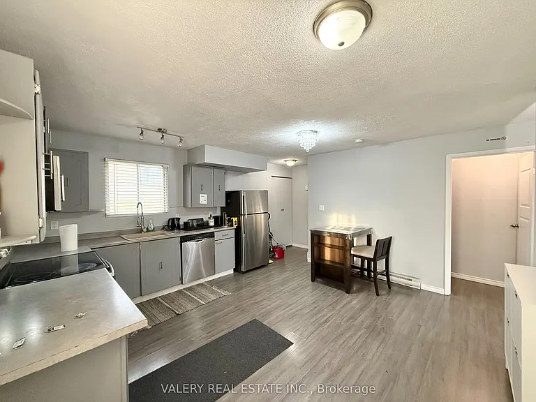 1180 Heathfield Ct — Photo 2