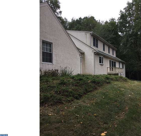 2nd image of 4 Little Wood Ln