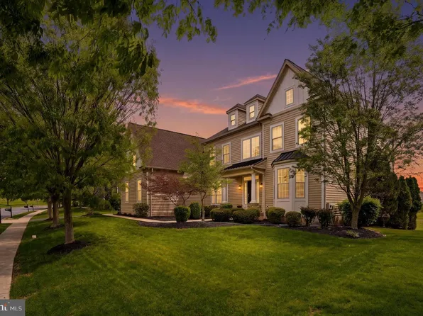 512 Championship Dr, Harleysville, PA 19438