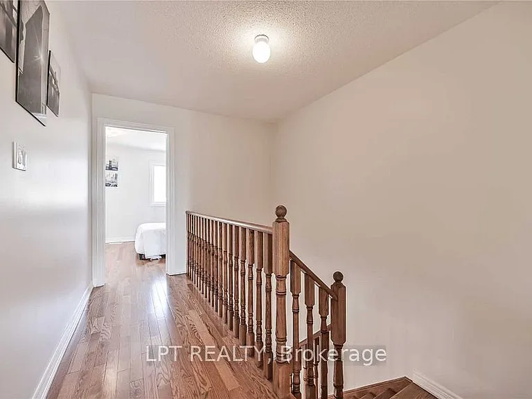 46 Ozner Cres — Photo 7