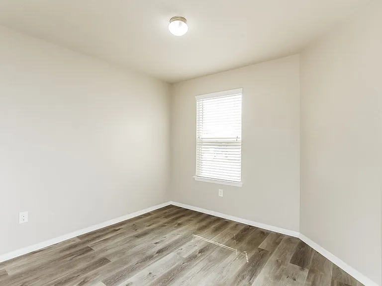 3215 Pedernales Dr — Photo 14
