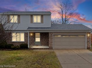 13623 Hillsdale Dr, Sterling Heights, MI 48313