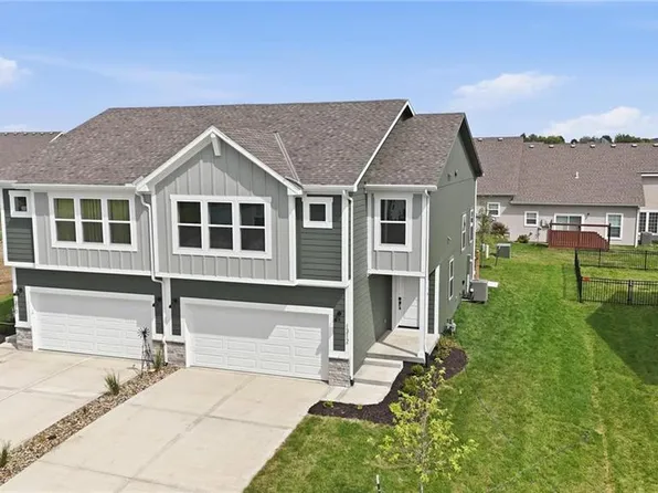 1312 S 4th St E, Louisburg, KS 66053