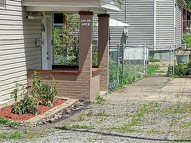 1410 1/2 Pine Way #B — Photo 1