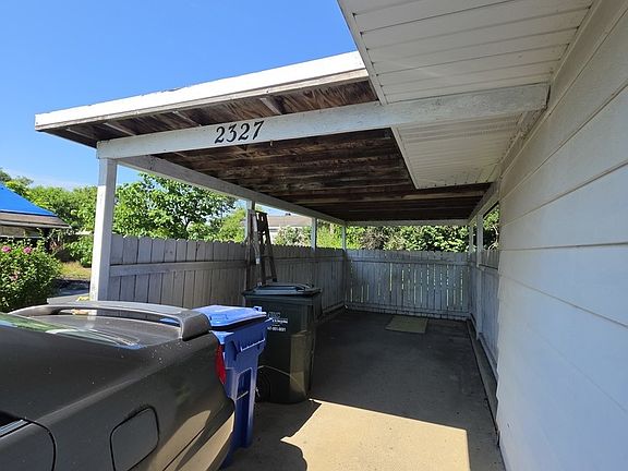 4th image of 2327 Arrow St