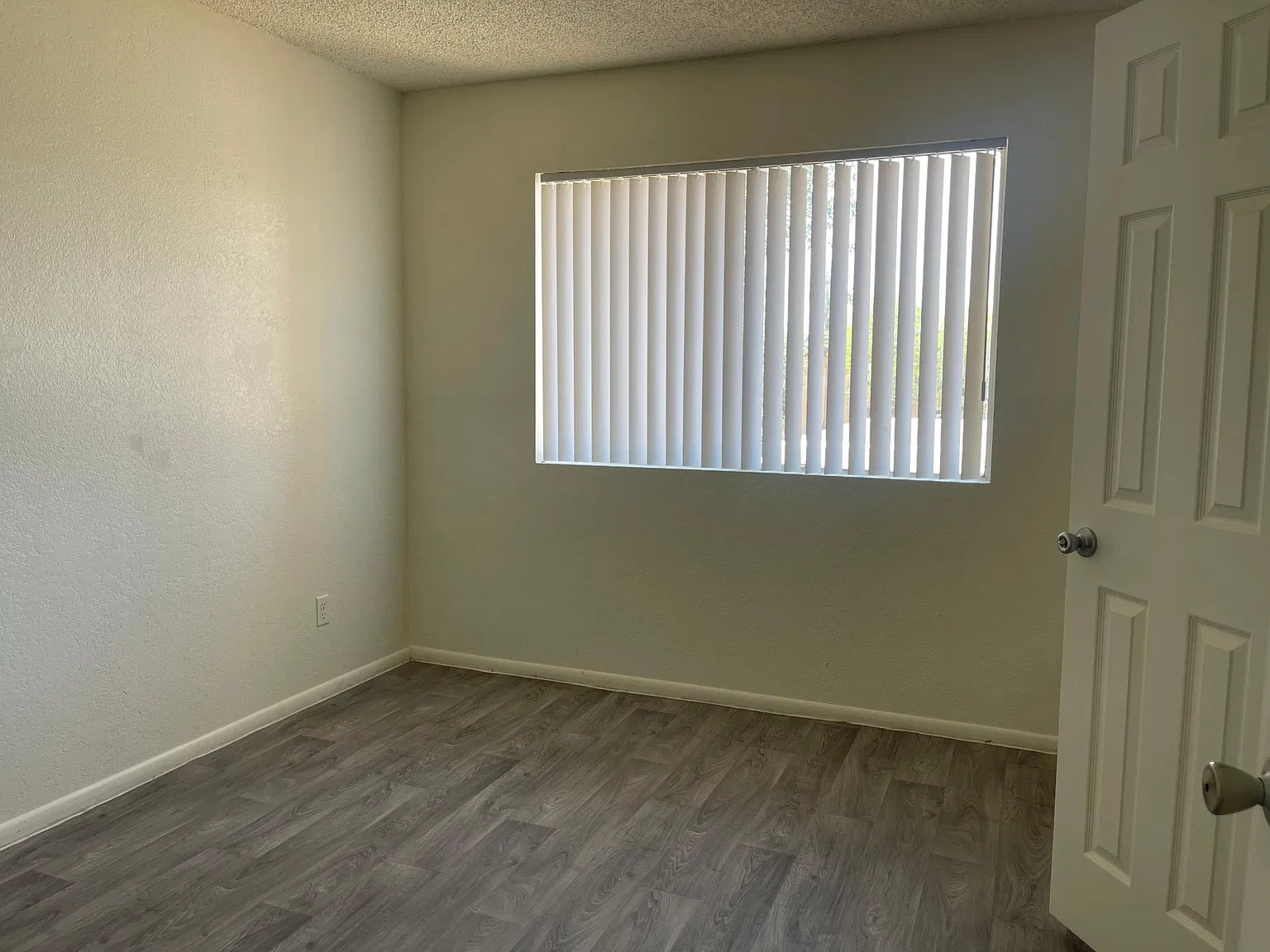 N Maryvale Pkwy, Phoenix — Photo 2