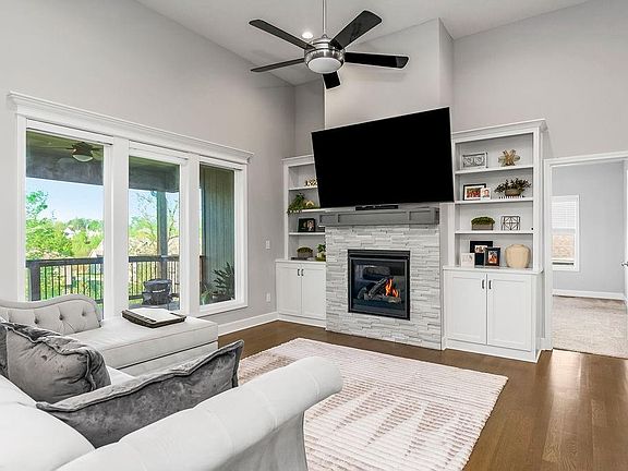4th image of 9831 Promenade Dr