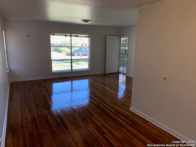 222 E Lullwood Ave #220 — Photo 3