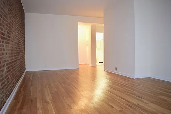 Rented by Manhattan Connection | media 8