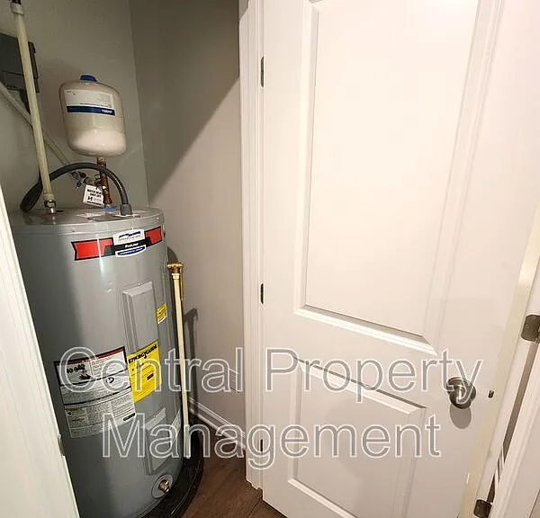 165 Sarnesfield Way — Photo 56