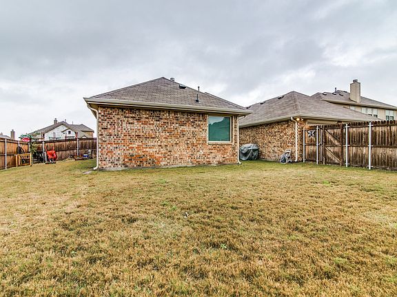 4th image of 1351 Crescent Cove Dr
