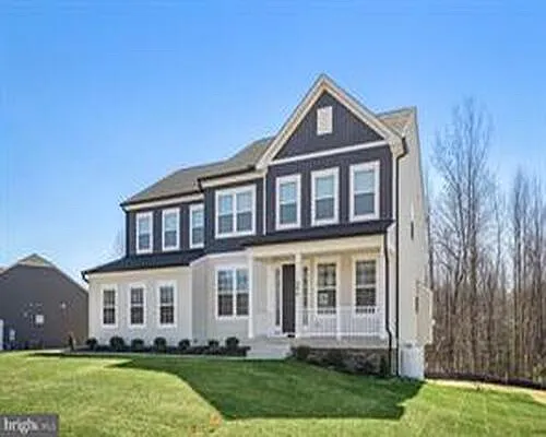 6 bed, 3.5 bath, 4933 sqft, $4,800 — Photo 3