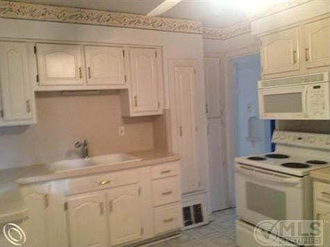 3896 19th st kitchen full.jpg