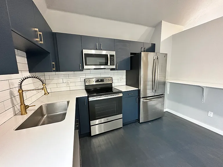 1630 NW 13th St #5 — Photo 5