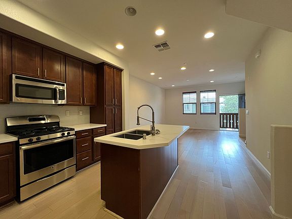 3rd image of 478 S 22nd St