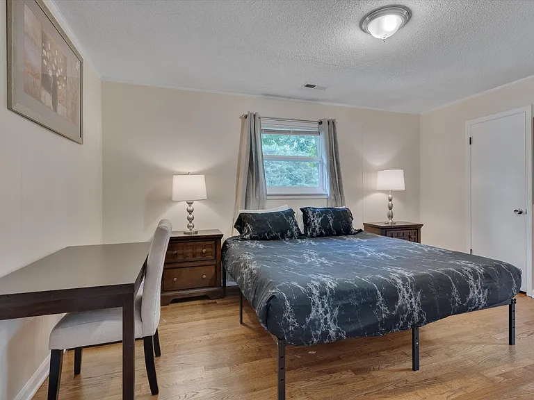 201 Parthenia Dr — Photo 3