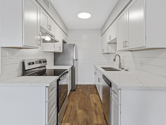 4th image of 270 Bruce Cir #11194218