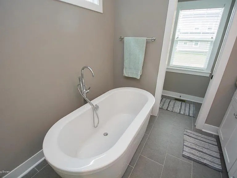 1704 Coral Ct — Photo 15