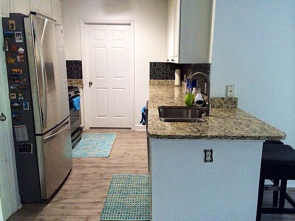 5th image of 501 Hungerford Dr APT 255