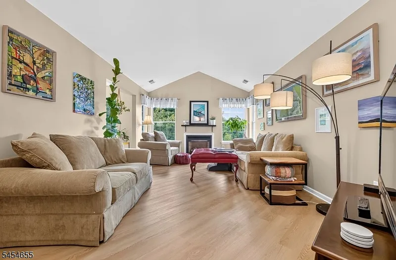 3 bed, 2.0 bath, $2,600 — Photo 3