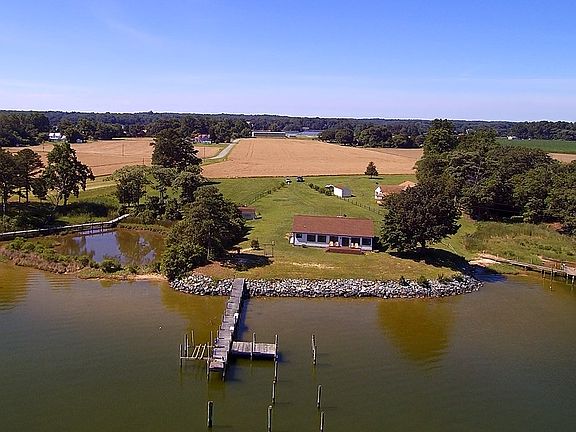 2nd image of 252 Potomac Overlook Ln