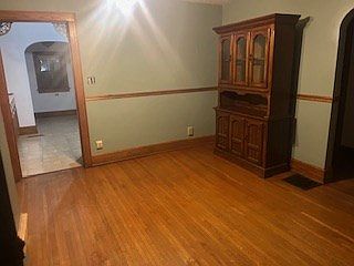 5th image of 444 Laurel St