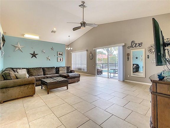5th image of 454 Palm Crest Ln
