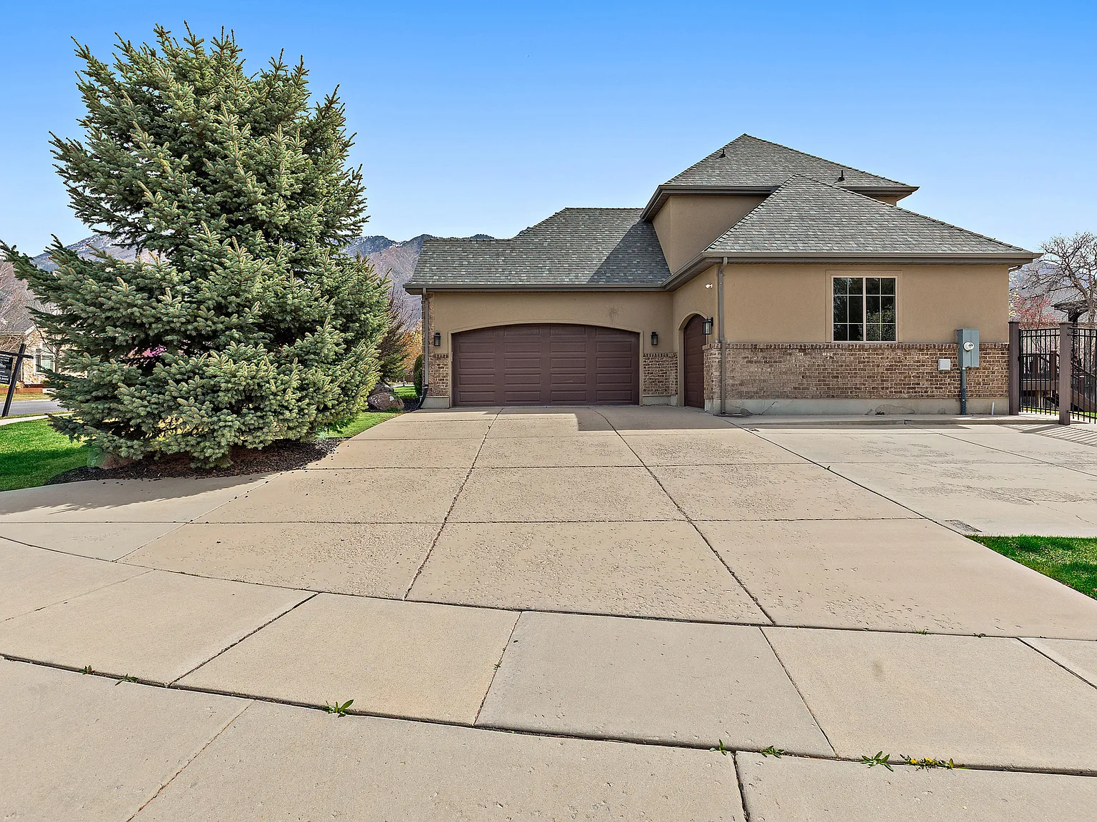 5 bed, 5132 sqft, $5,200 — Photo 4