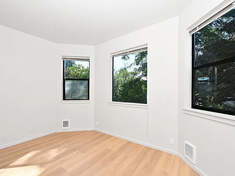 326 30th Ave — Photo 23
