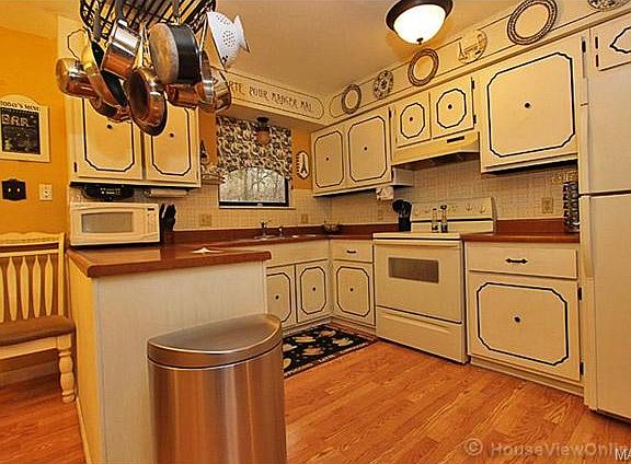 Kitchen 17 x 12