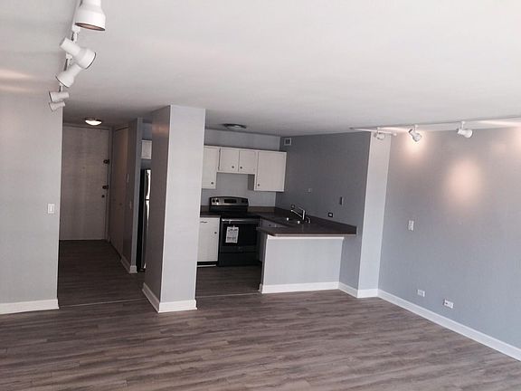 2nd image of 1540 N La Salle St #1002
