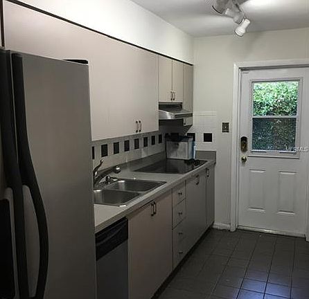 4th image of 513 E Davis Blvd