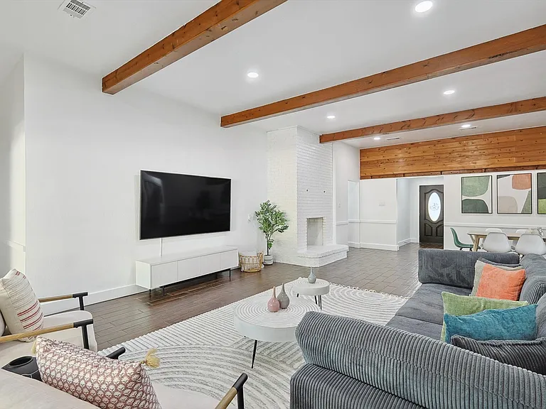 3322 Darby Ln — Photo 20