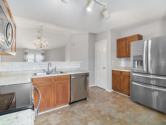 4th image of 9529 Birchcroft Ln