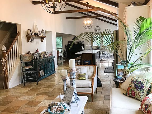  Gorgeous travertine floors 