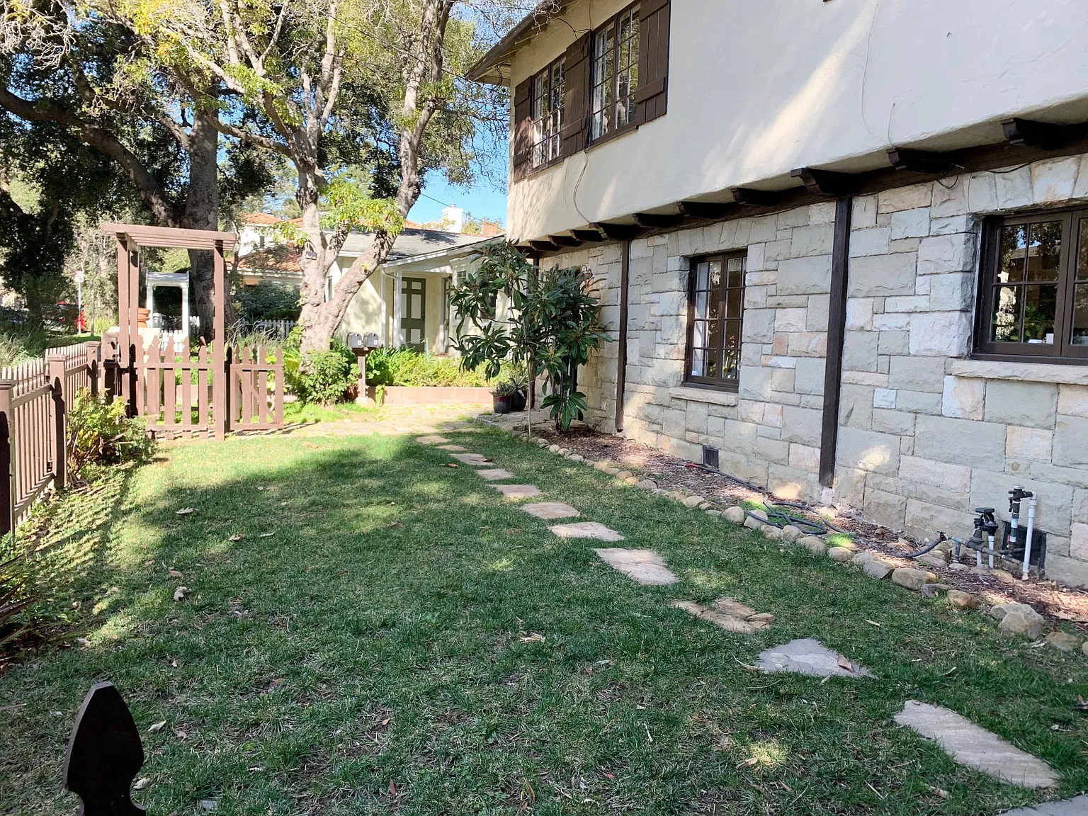 2 bed, 1000 sqft, $3,975 — Photo 2