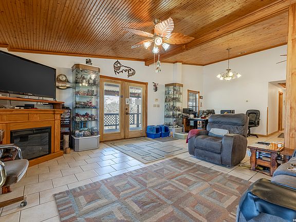 2nd image of 200 Highland Dr.