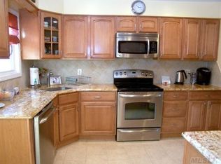 5 Peter Path, Holtsville, NY 11742