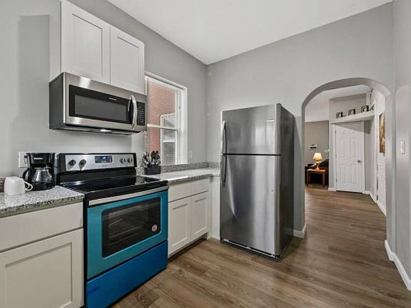 2nd image of 3005 Magnolia Ave