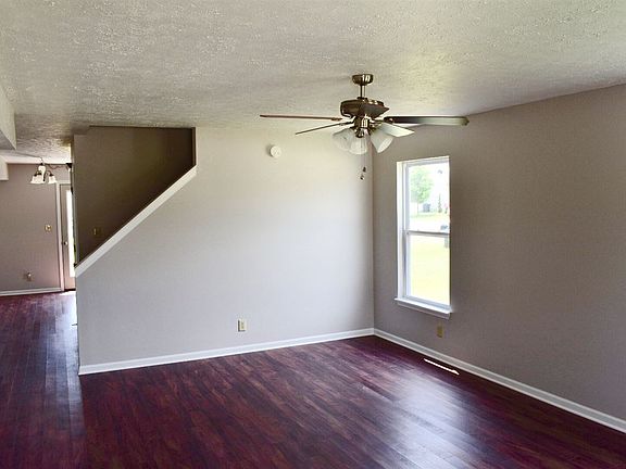2nd image of 323 Chapelhill Dr