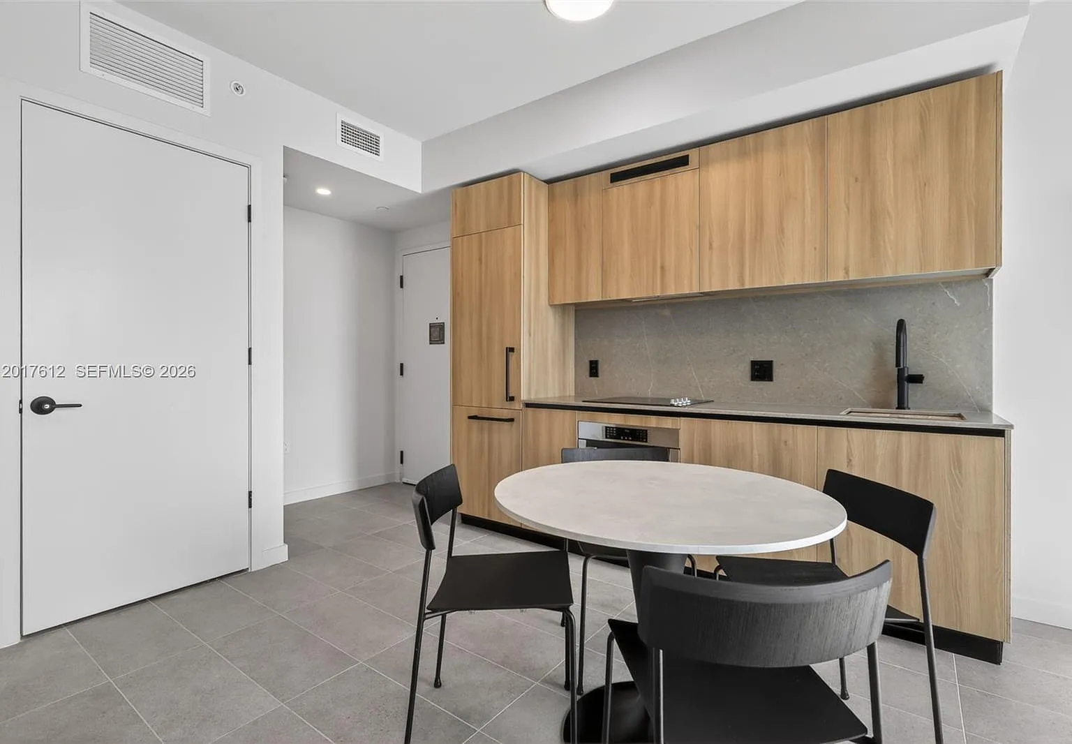 501 First Residence — Photo 3