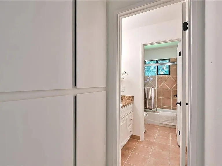 6821 Havenhurst Dr — Photo 16