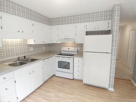 5th image of 2967 Torreya Way SE