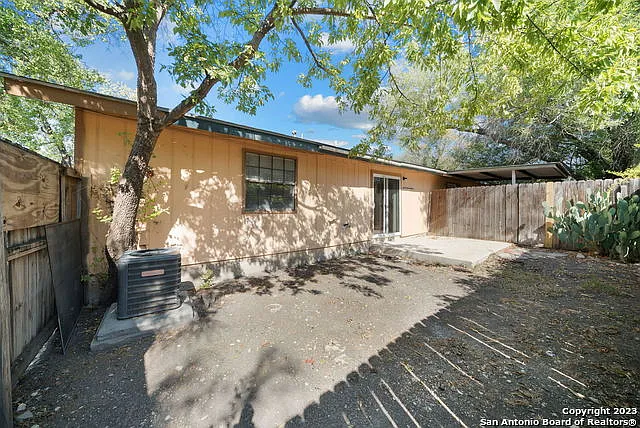 206 Bexar Dr — Photo 29